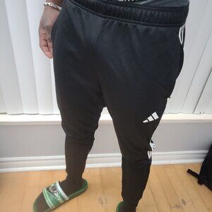 🔥 Adidas Track Suit Size L– Great Deal! 🔥
